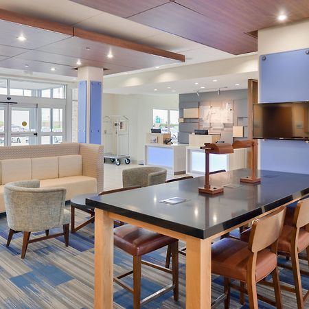 Holiday Inn Express & Suites Madison By Ihg Luaran gambar