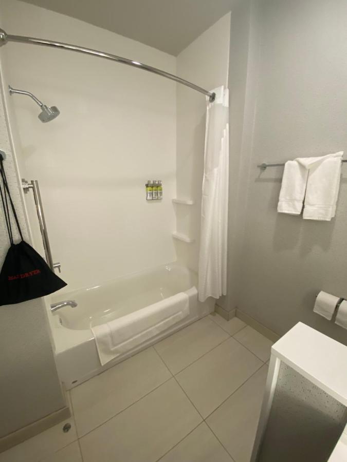 Holiday Inn Express & Suites Madison By Ihg Luaran gambar