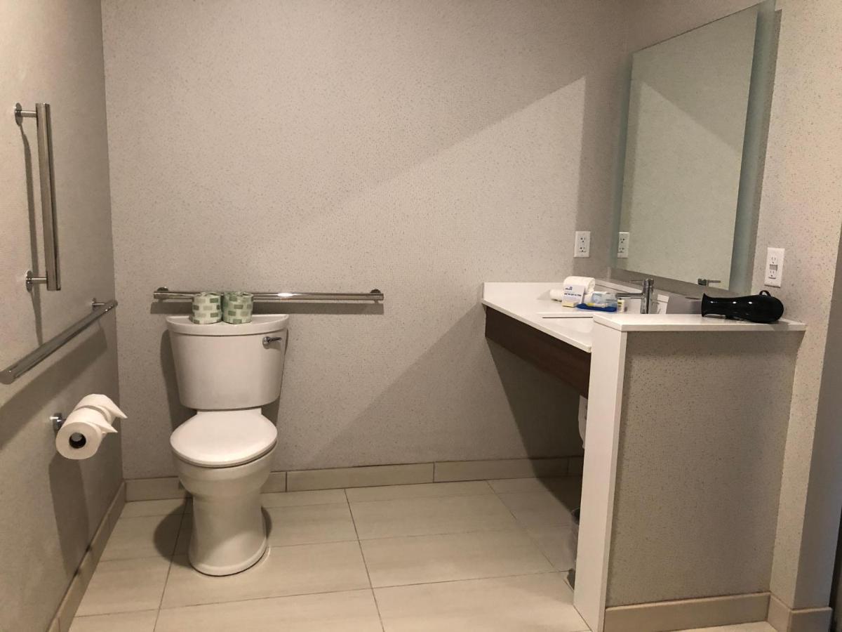 Holiday Inn Express & Suites Madison By Ihg Luaran gambar