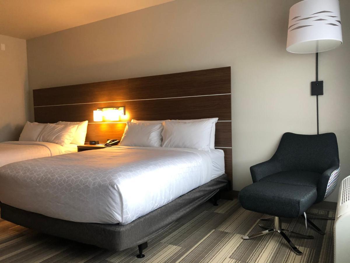 Holiday Inn Express & Suites Madison By Ihg Luaran gambar