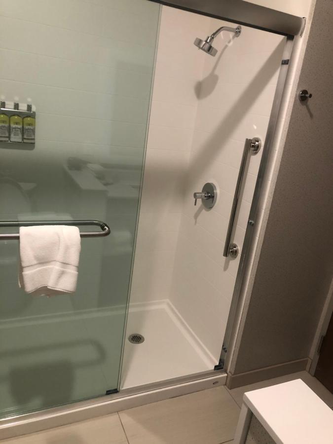 Holiday Inn Express & Suites Madison By Ihg Luaran gambar