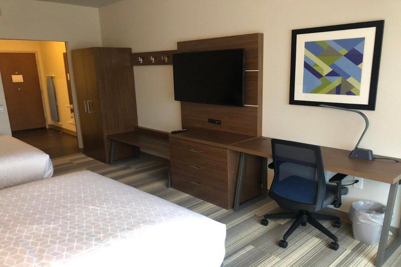 Holiday Inn Express & Suites Madison By Ihg Luaran gambar