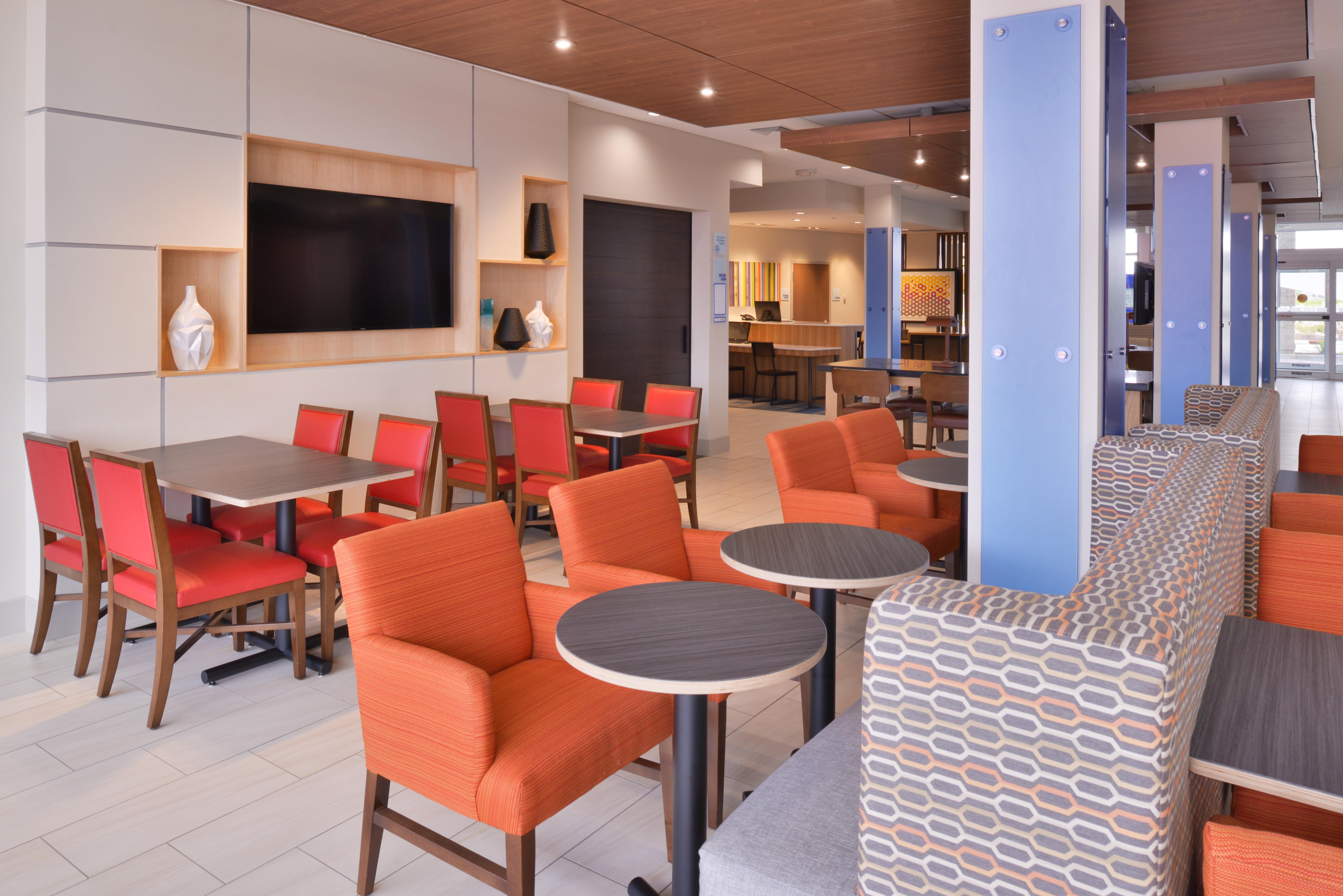 Holiday Inn Express & Suites Madison By Ihg Luaran gambar