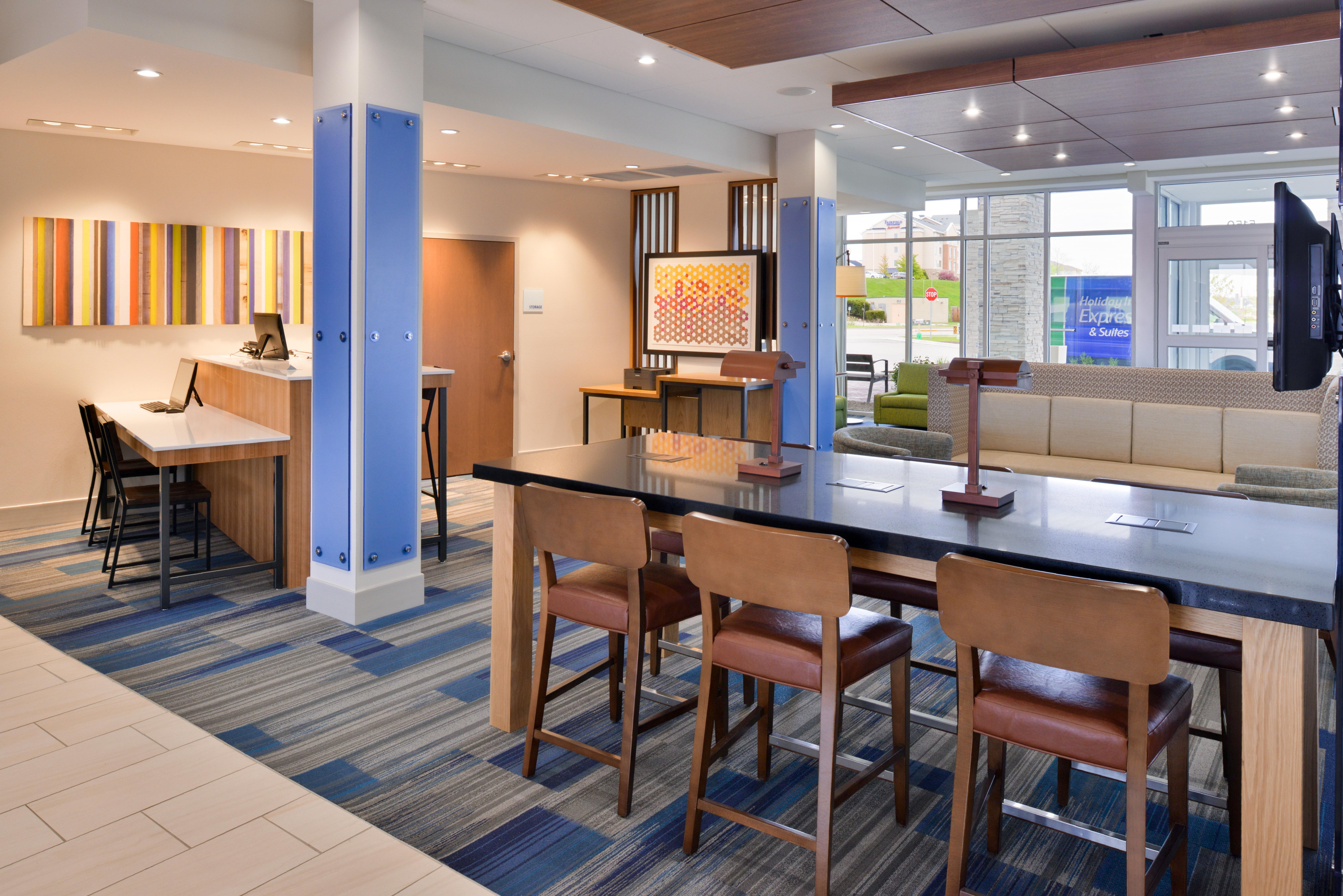 Holiday Inn Express & Suites Madison By Ihg Luaran gambar