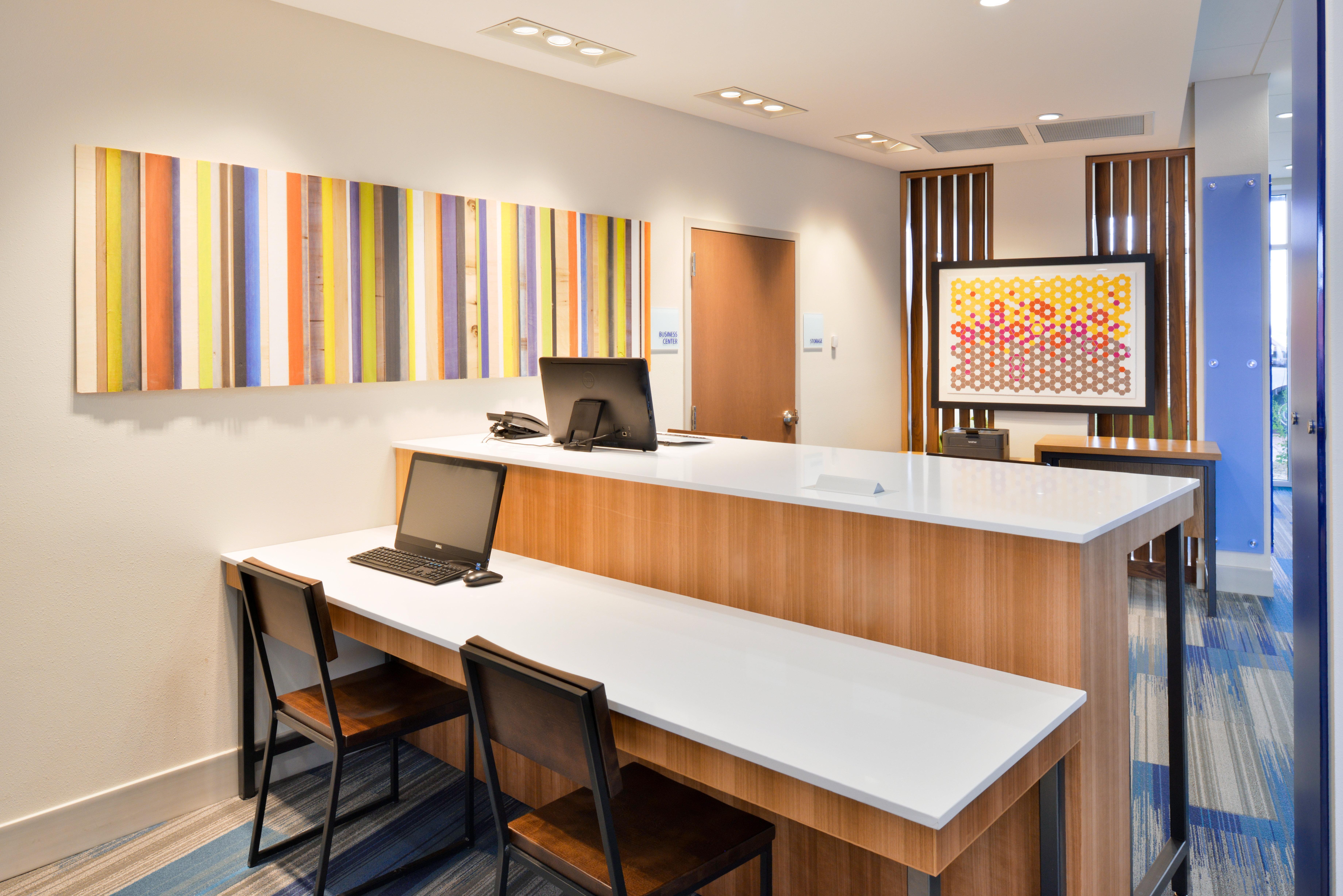 Holiday Inn Express & Suites Madison By Ihg Luaran gambar