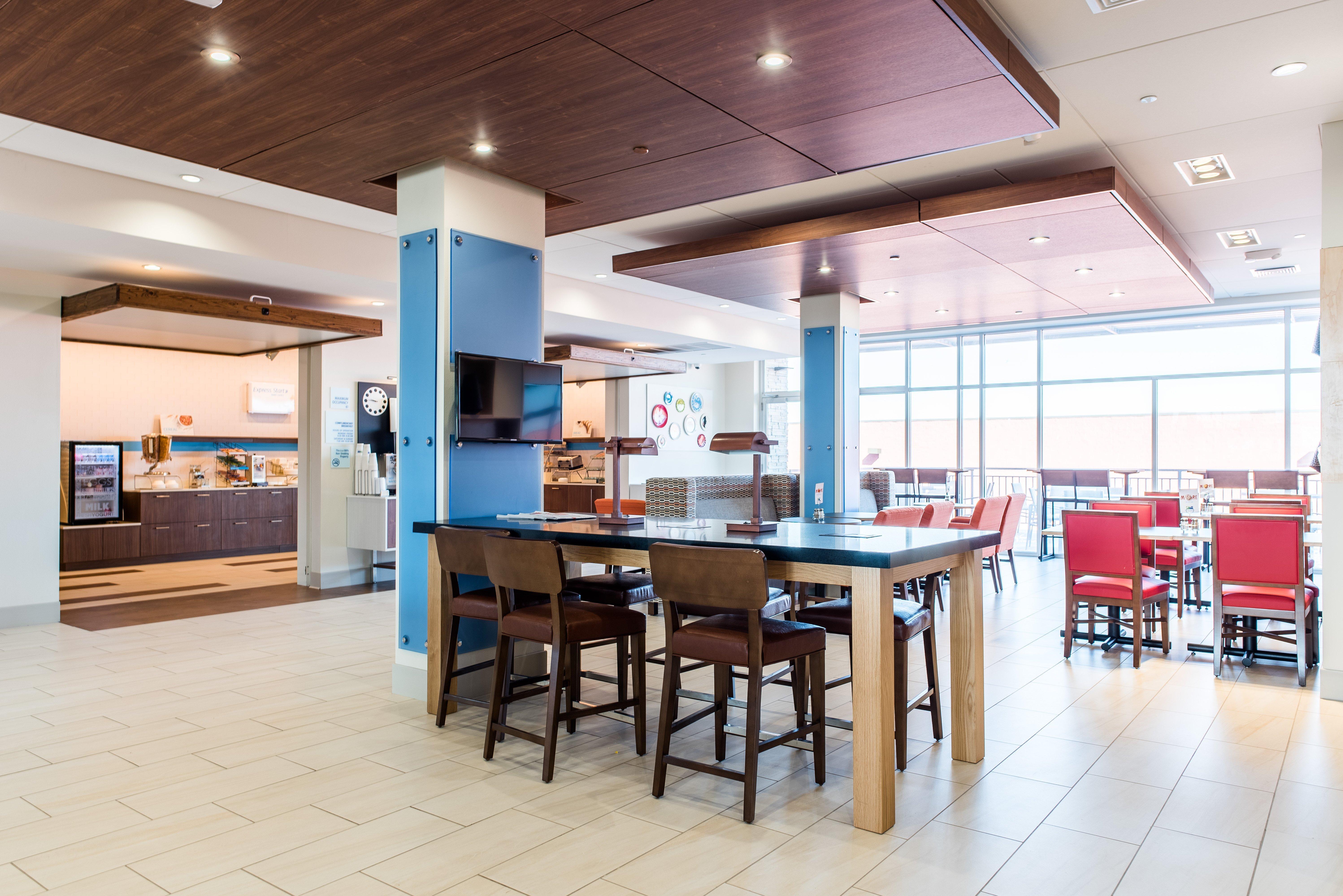 Holiday Inn Express & Suites Madison By Ihg Luaran gambar