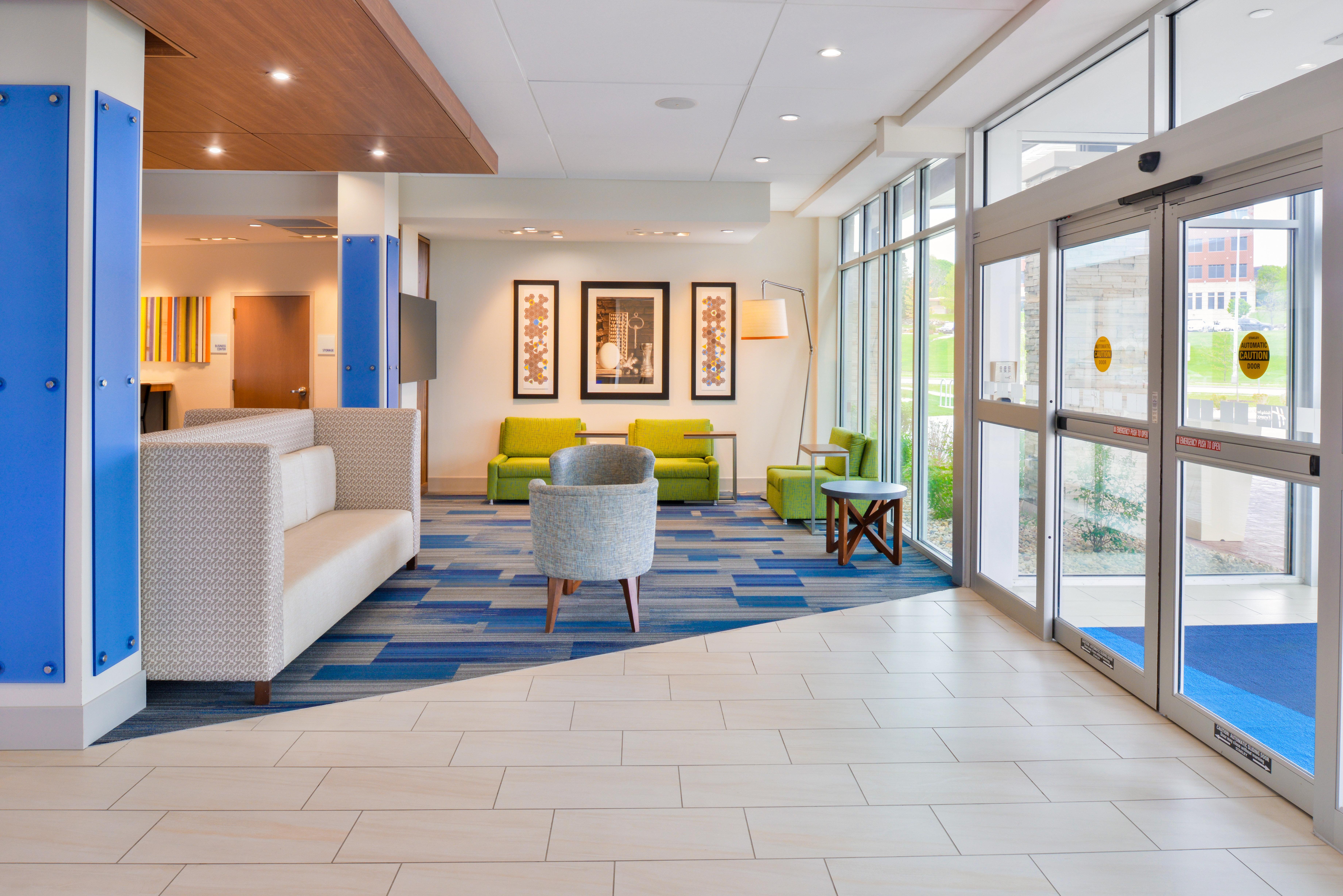 Holiday Inn Express & Suites Madison By Ihg Luaran gambar