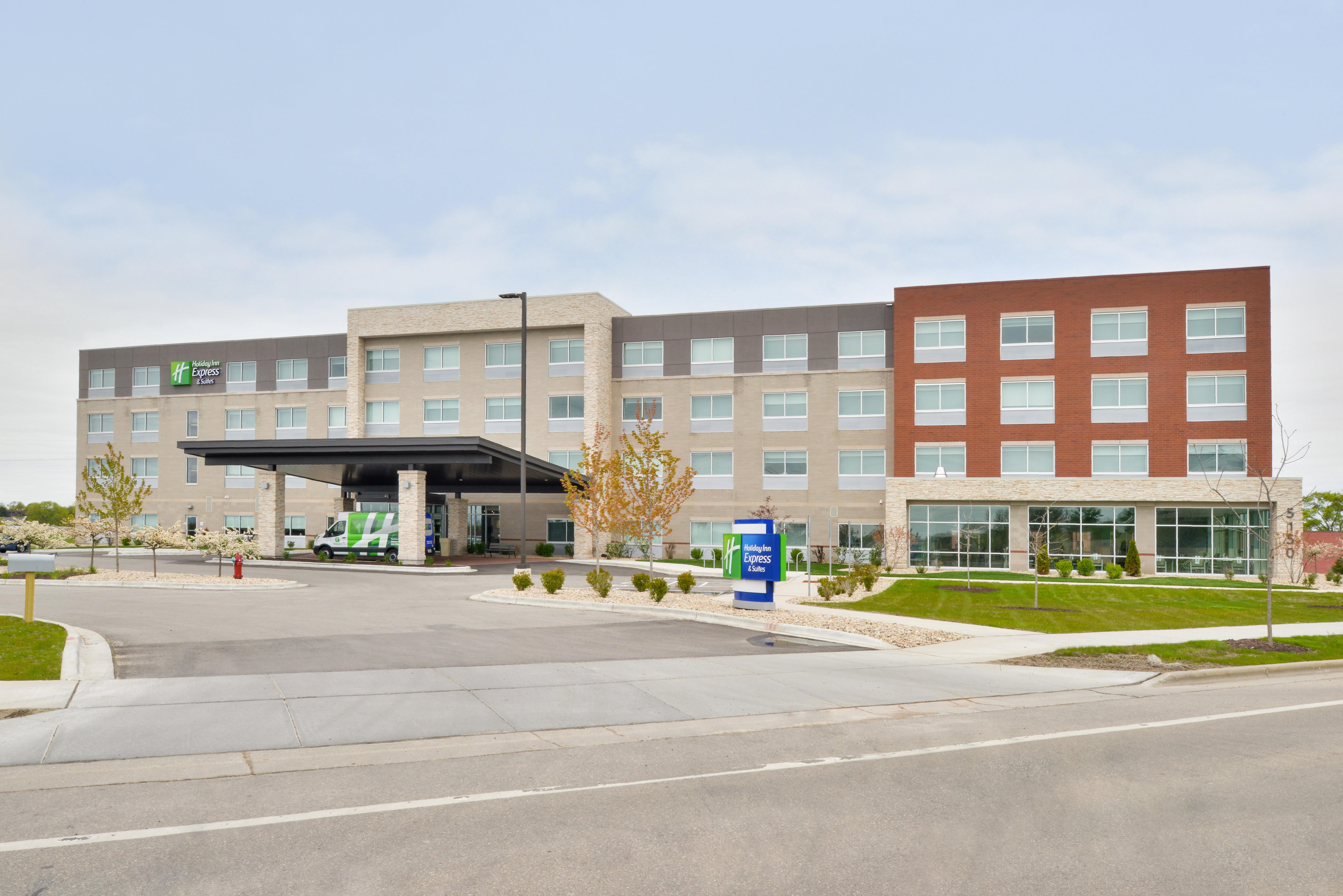 Holiday Inn Express & Suites Madison By Ihg Luaran gambar