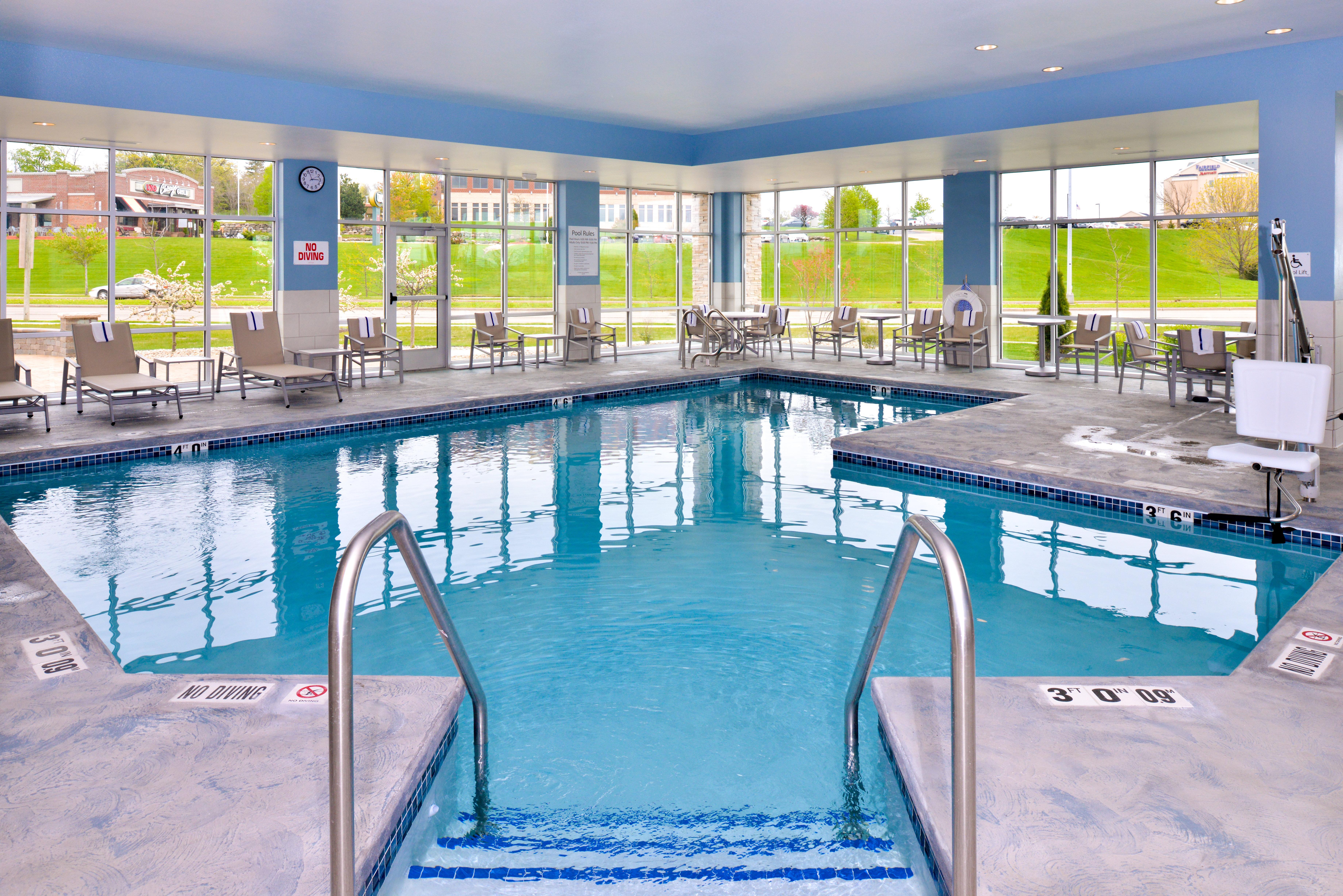 Holiday Inn Express & Suites Madison By Ihg Luaran gambar