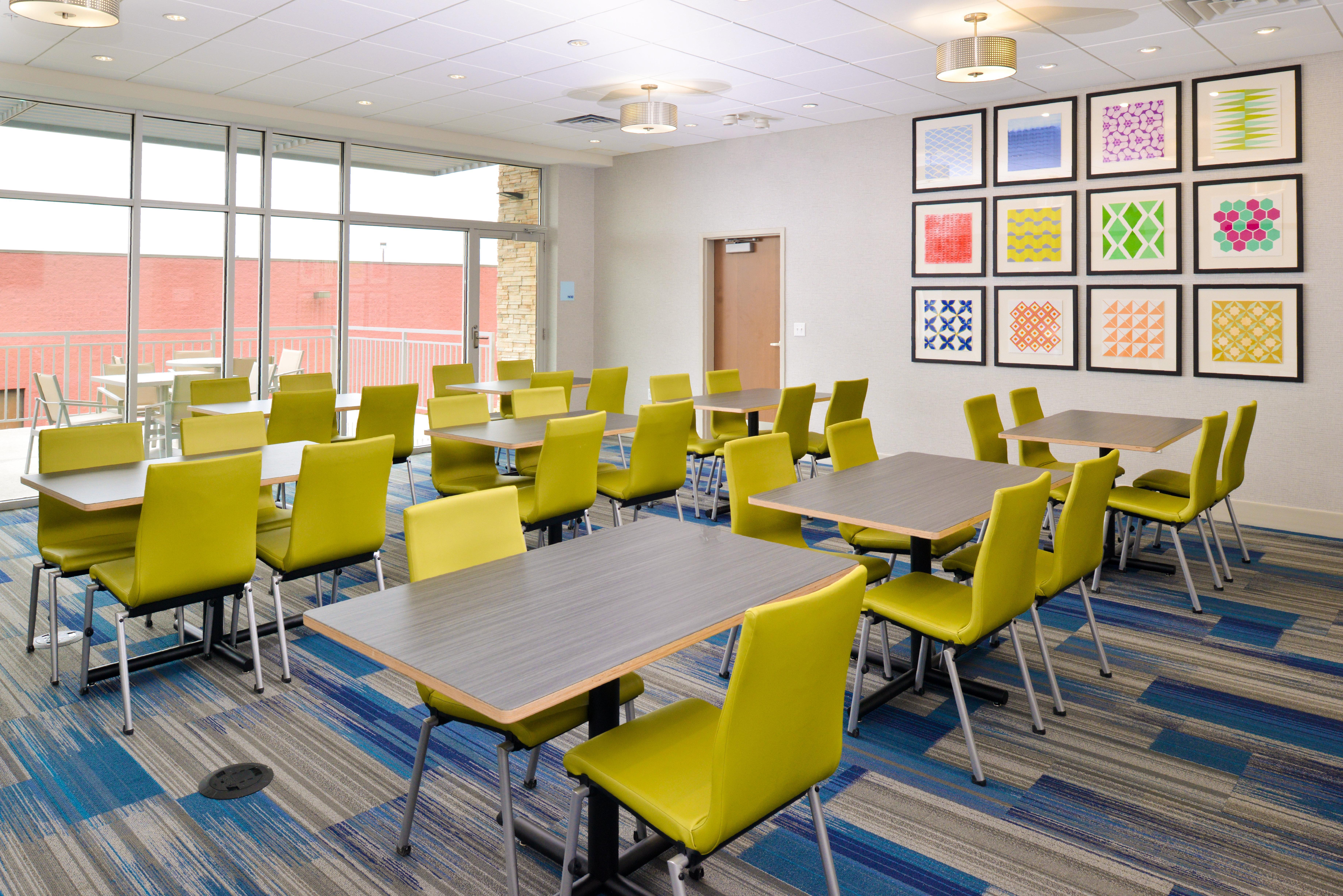 Holiday Inn Express & Suites Madison By Ihg Luaran gambar