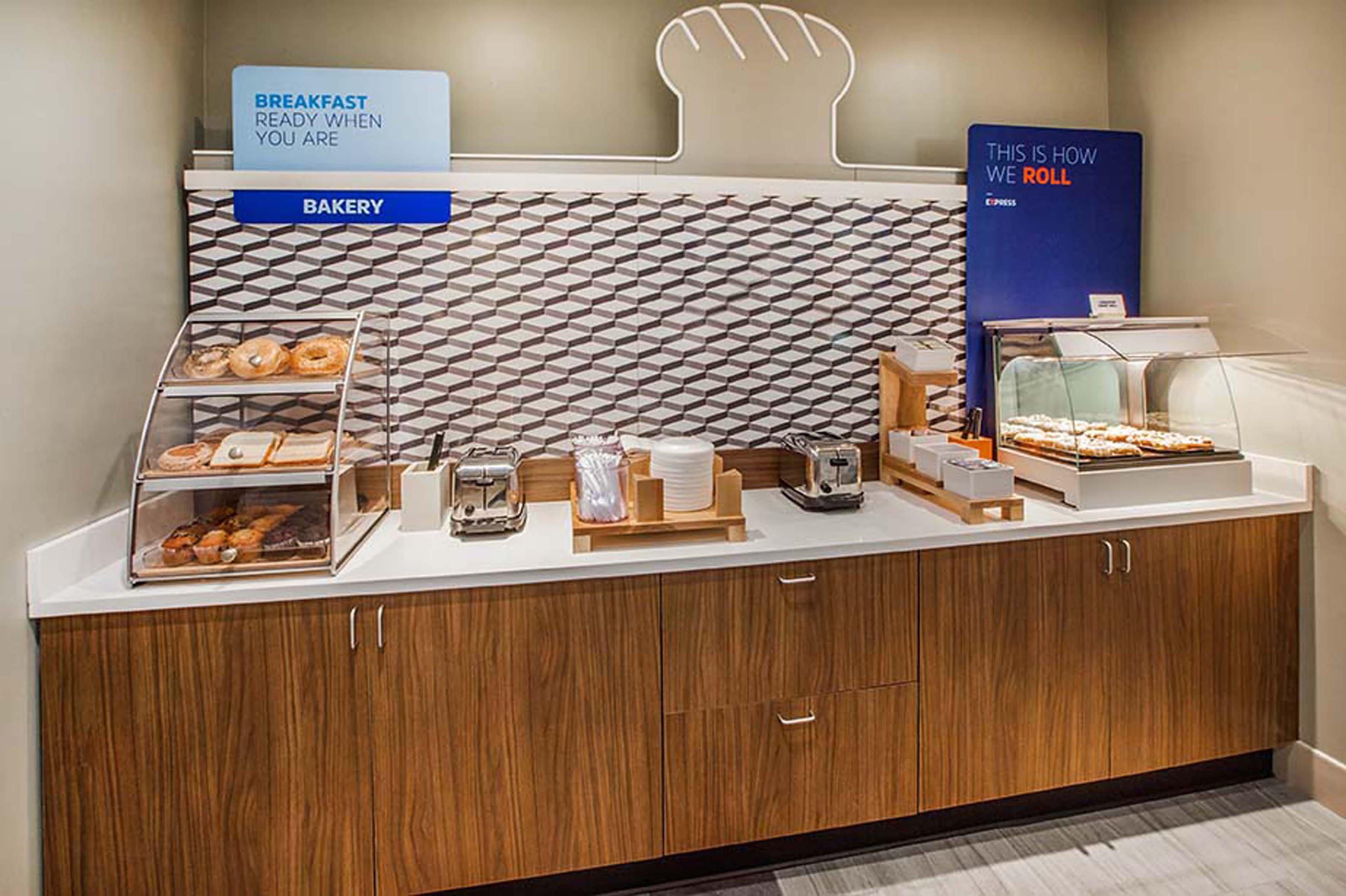 Holiday Inn Express & Suites Madison By Ihg Luaran gambar