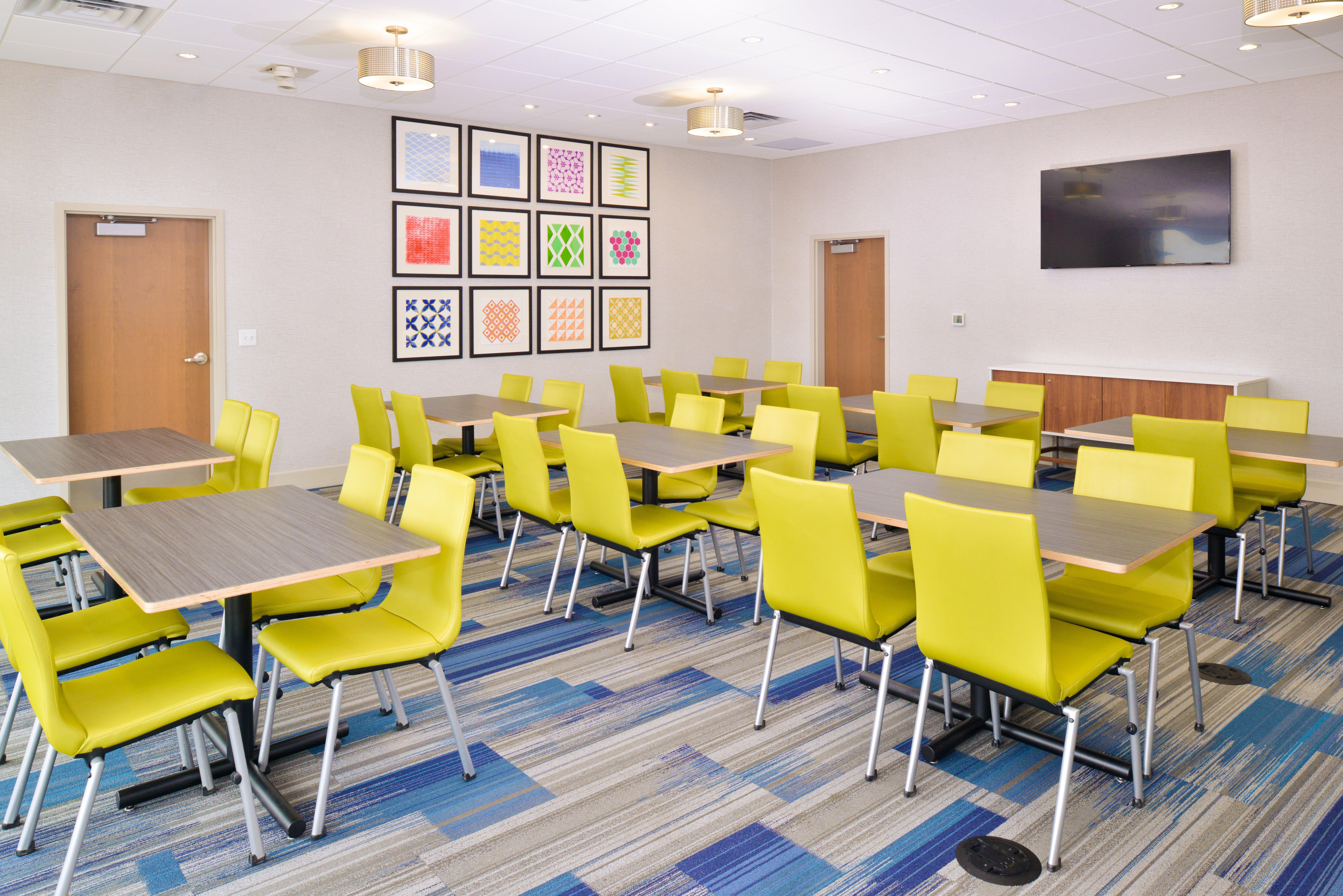 Holiday Inn Express & Suites Madison By Ihg Luaran gambar