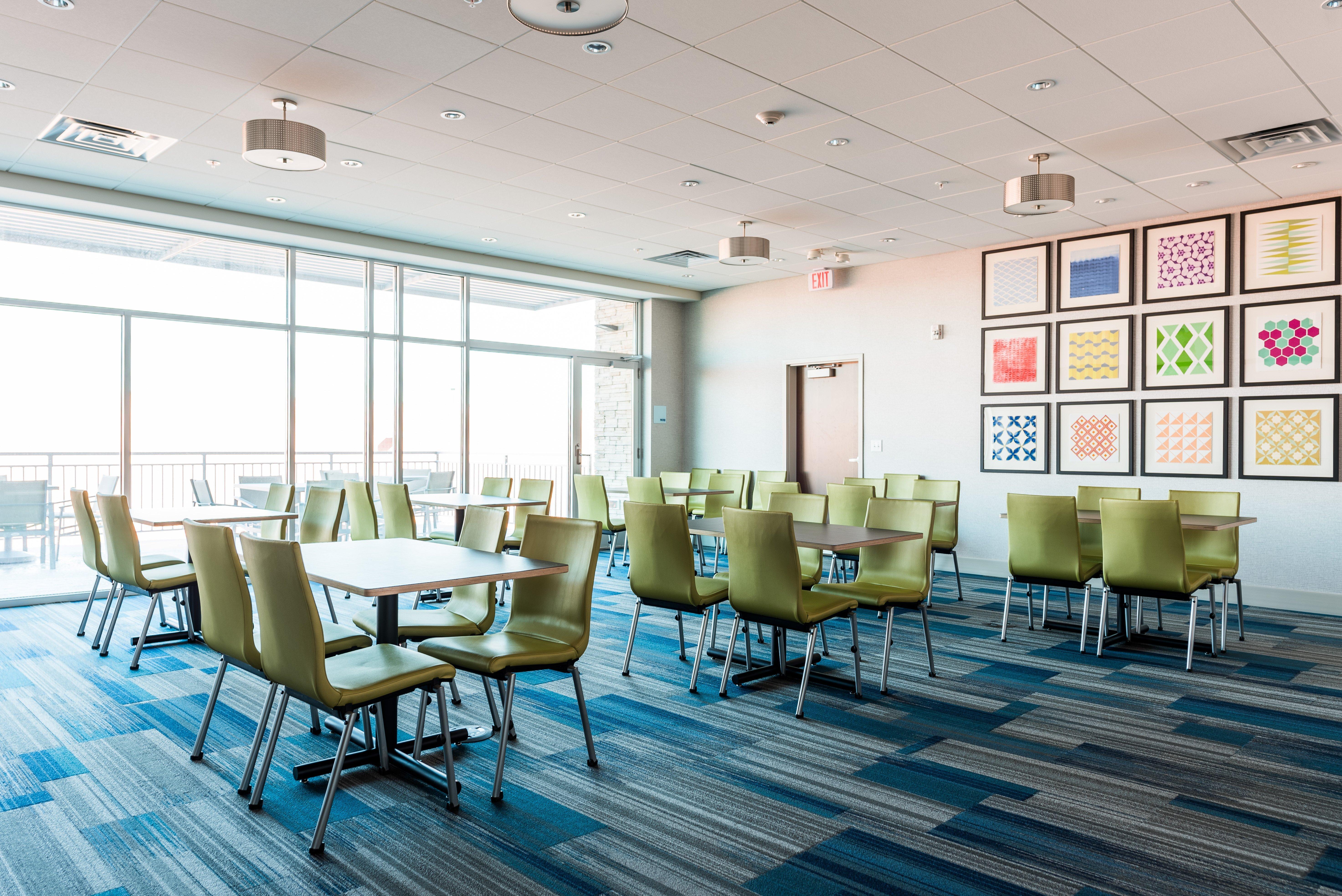 Holiday Inn Express & Suites Madison By Ihg Luaran gambar