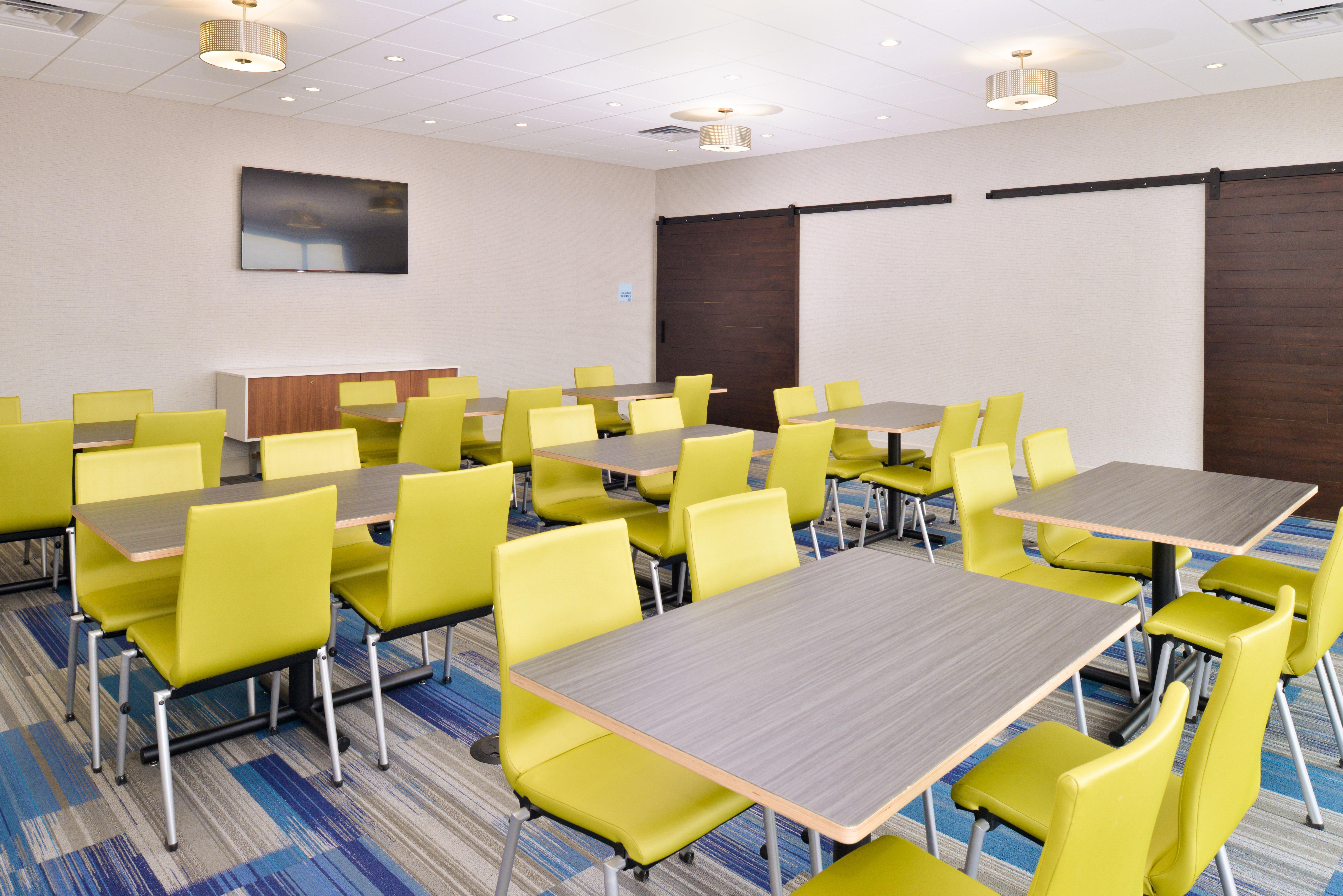 Holiday Inn Express & Suites Madison By Ihg Luaran gambar