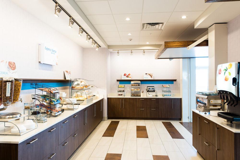 Holiday Inn Express & Suites Madison By Ihg Luaran gambar